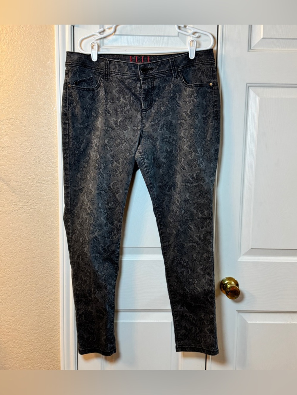 Black with Gray Floral Lace Print -ELLE- Denim Jeans Womens Plus Size 16